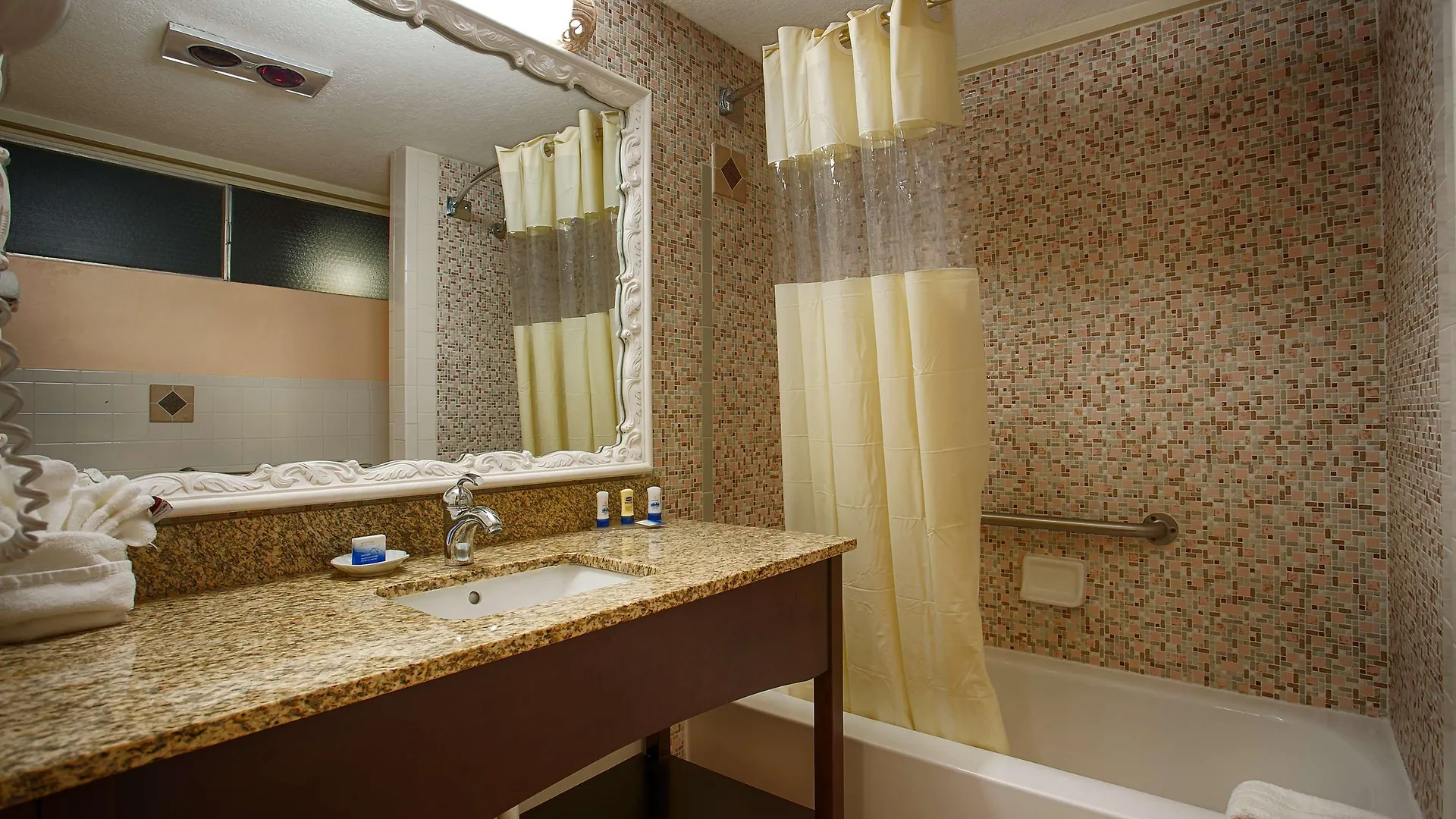 Best Western Plus Yacht Harbor Inn Dunedin Hotel