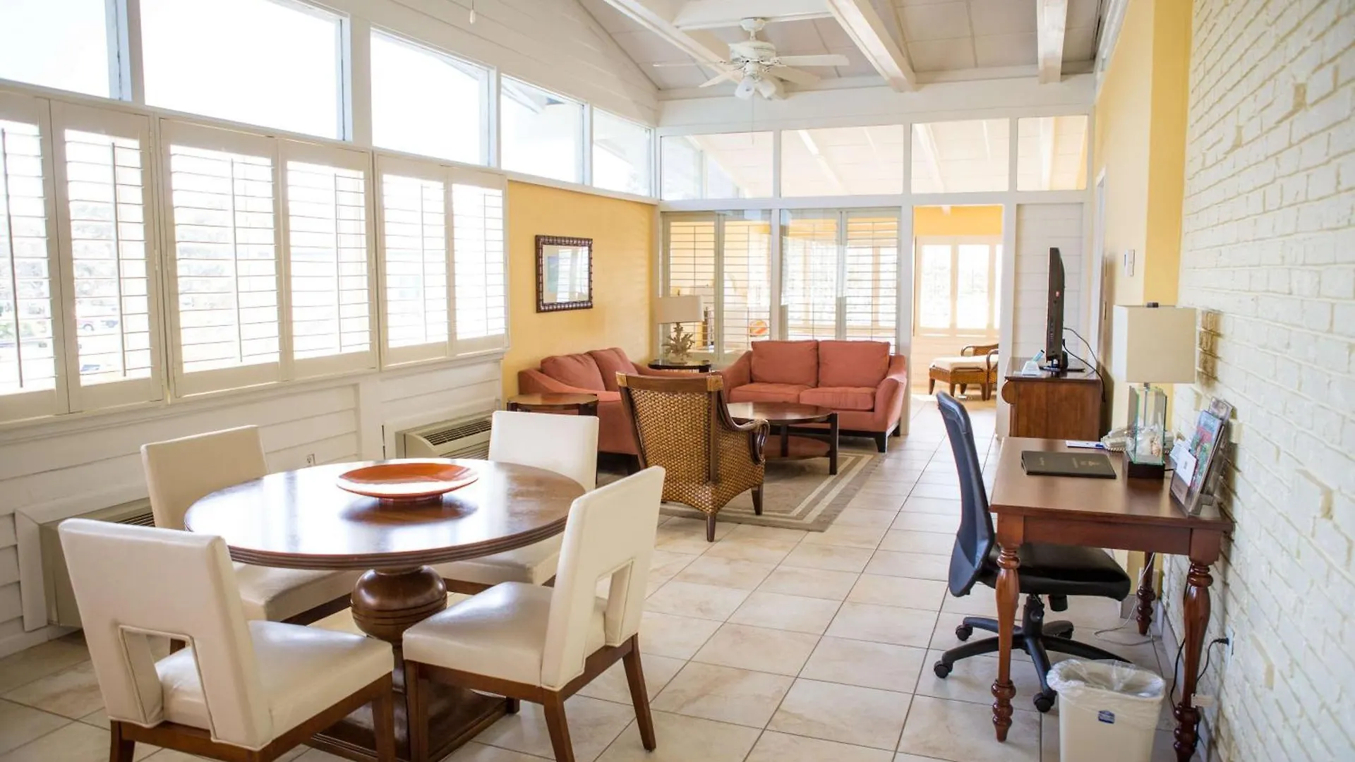 Best Western Plus Yacht Harbor Inn Dunedin Hotel